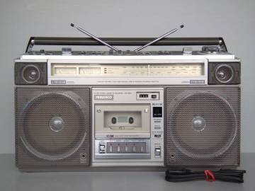 ★★HITACHIラジカセretroパディスコTRK8800 ＊中古動作品＊整備品,メタルテープ対応,ラジオもカセットも使えます★★