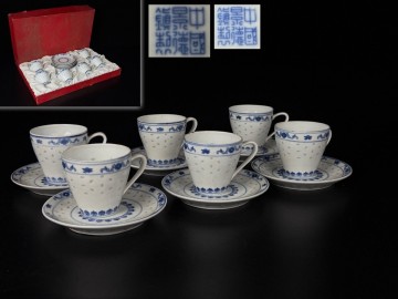 旧家買取品　中国古玩　中国景徳鎮製　染付蛍手　カップ&ソーサー　珈琲碗　共箱　茶器　煎茶道具　中国美術品