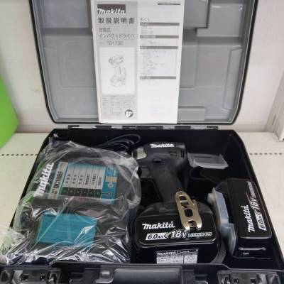 K23 未使用 makita マキタ 充電式インパクトドライバーTD173DXB ブラック バッテリー(BL1860B)2個 充電器付属 CFARR