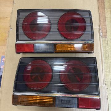 【絶版品】日産 スカイライン DR30 後期 鉄仮面　純正 テールレンズ テールライト　左右セット IKI4334 旧車　