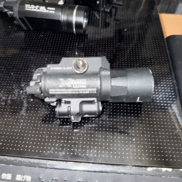 1円スタート！　実物かレプリカか不明　LED ウエポンライト SUREFIRE X400 ULTRA ウェポンライト フラッシュライト シュアファイア