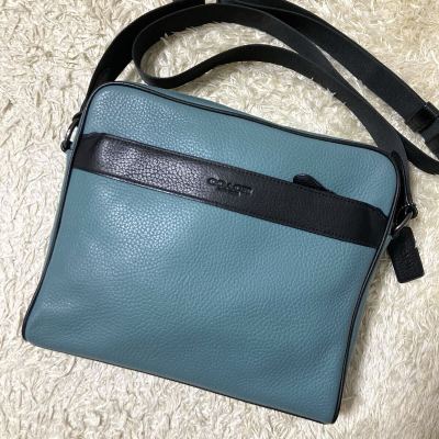 極美品 希少色 COACH コーチ チャールズ ボディ ショルダーバッグ カメラバッグ レザー 本革 ストレート&times;ブラック 青緑 メンズ 26077