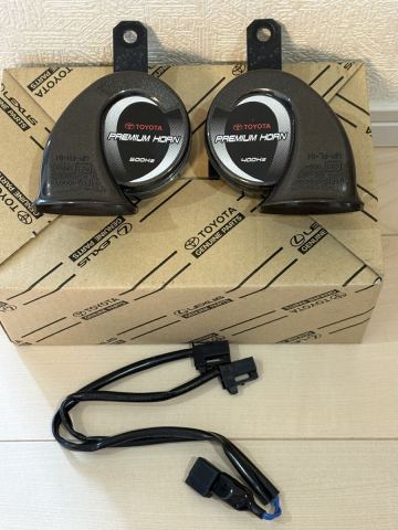 ★美品　トヨタ純正オプション　プレミアムホーン　　変換コード付き