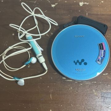 【動作品】SONY ソニー　CDウォークマン　D-NE730 MP3 