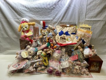 1円～ ダッフィー＆フレンズ ディズニー グッズ 大量 まとめセット / ぬいぐるみ キーアクセサリー メモ帳 ペン 他【現状品】[343-0912-N4]