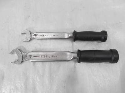 ● 26J013 ● トルクレンチ 【2本】● TOHNICHI エアコン用スパナ形トルクレンチ 22XT41.1N-m / 17XT17.6N-m ● 現状品 ●
