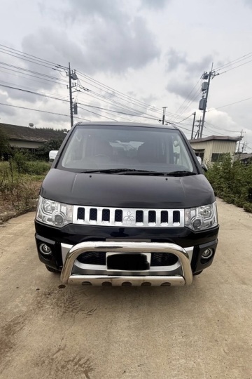中古品 三菱 年式平成27年 デリカD:5 シャモニー 4WD ディーゼル 8人 黒