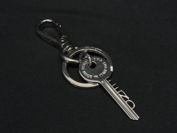 1円 FENDI フェンディ キー 鍵 キーホルダー キーリング バッグチャーム レディース メンズ シルバー系 FY5680