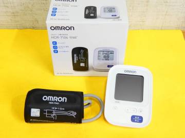 OMROM オムロン 上腕式血圧計 HCR-7106 血圧計 ＠60(9)