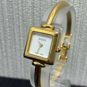 □【売り切り】 グッチ GUCCI 腕時計 スクエア バングルウォッチ クォーツ 1900L ゴールドカラー 不動品 QZ