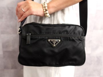 ●美品●PRADA プラダ●三角ロゴプレート●ポコノ ナイロン カーフ レザー●カメラ ショルダー バッグ●黒●SV金具●イタリア製●Js70684