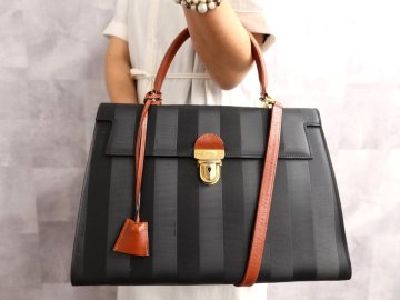 ●超美品●FENDI フェンディ●ペカン●ストライプ●PVC カーフ レザー 本革●2way ハンド バッグ●黒●G金具●ヴィンテージ●B5●Js70683