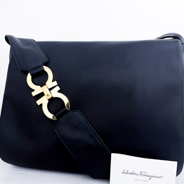 1107■超美品■希少デザイン オールレザー Ferragamo フェラガモ ゴールドガンチーニ メッセンジャーバッグ ショルダー ビジネス A4 メンズ