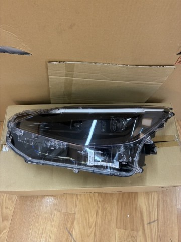 ヤリスクロス　左ヘッドライト　LED　81150-52N22