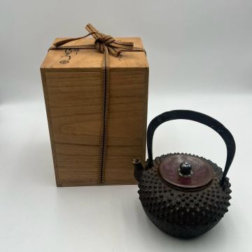 鉄瓶 鬼霰 鉄器 茶道具 煎茶道具 時代物 共箱 木箱付き