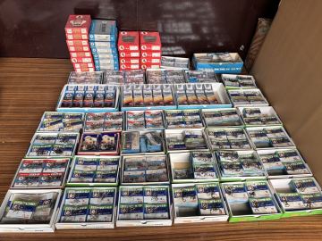 A030 王冠針　あぶみ　ケン付丸せいご　海津　狐形　はや掛　秋田キス　グレ針　舞鯛など　約2100袋　まとめ売り　釣り針　仕掛け