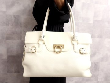 ●超美品●Salvatore Ferragamo フェラガモ●ガンチーニ●カーフ レザー 本革●ハンド バッグ●アイボリー●ゴールド金具●A4●Js71554