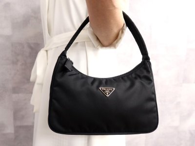 超美品●PRADA プラダ●三角ロゴプレート●ポコノ ナイロン●アクセサリー ポーチ ハンド バッグ●黒●シルバー金具●イタリア製●Js71437