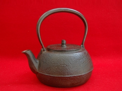 【茶道具/古民具/古道具/松寿堂/SHOJUDO/刷毛目鉄地紋の鉄瓶】火鉢炉煎茶
