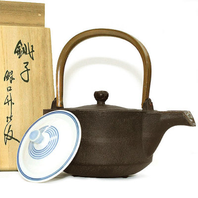【送料無料】【骨董品】銚子★銀口升地紋★染付替蓋★箱付★金属工芸★茶道具★陶芸★人間国宝 高橋敬典★鉄瓶 アンティーク