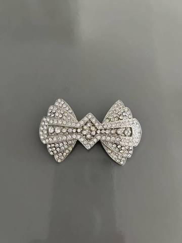プティローブノアー　リボン　ブローチ　petite robe noire シルバー　リボンブローチ　ラインストーン　ストーン　PRN アクセサリー ☆