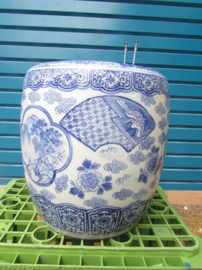 即決商品（　会津若松・旧家・蔵出し）大正時代前後（　古い時代の染付け印判手火鉢・楼閣山水に扇面に鶴模様　）