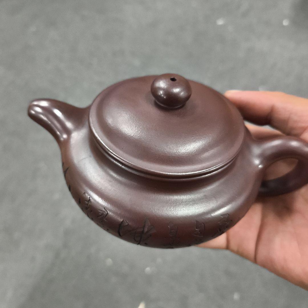 無傷 美品 中国 紫砂 壺 漢詩文 在銘あり 手彫り文字のダークブラウン急須