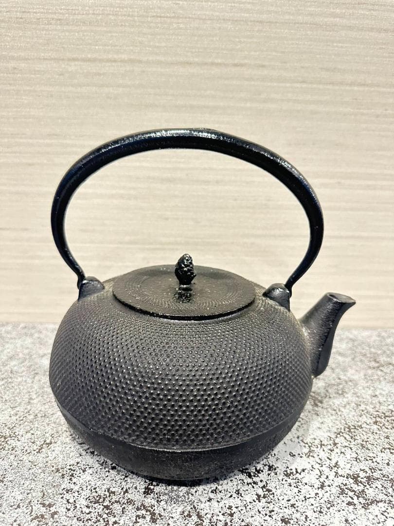 黒い鋳鉄製鉄瓶