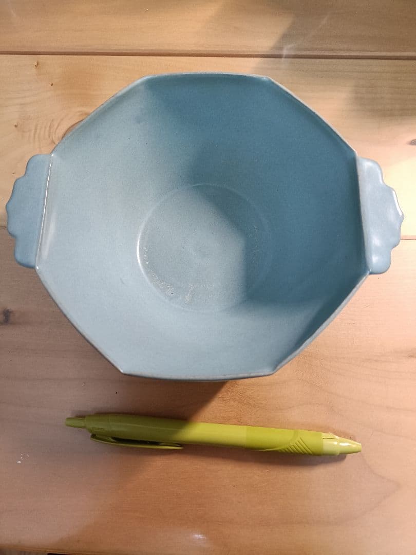 青磁　耳付き淡い青色八角形陶器ボウル