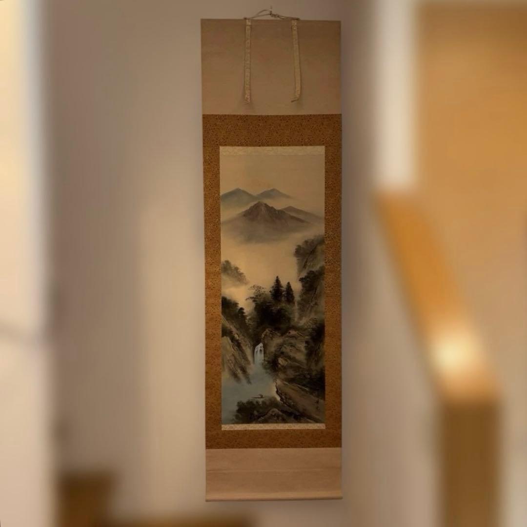 今村景元による「彩色山水」の掛け軸です。